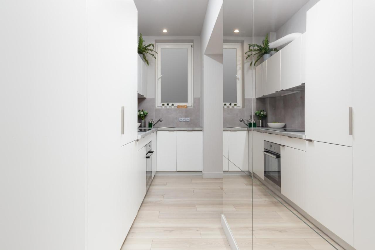 City Center Apartments Hoza By Noclegi Renters Варшава Екстериор снимка